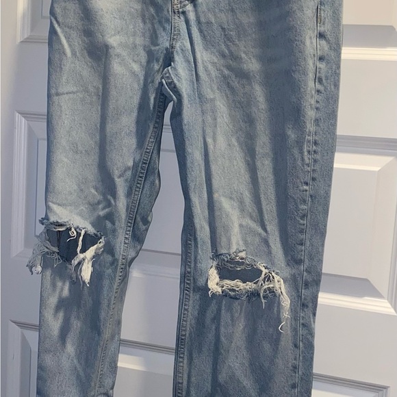 ZARA jeans | RIPPED STRAIGHT JEANS
LIGHT BLUE - REF. 4365/265 - Picture 6 of 10